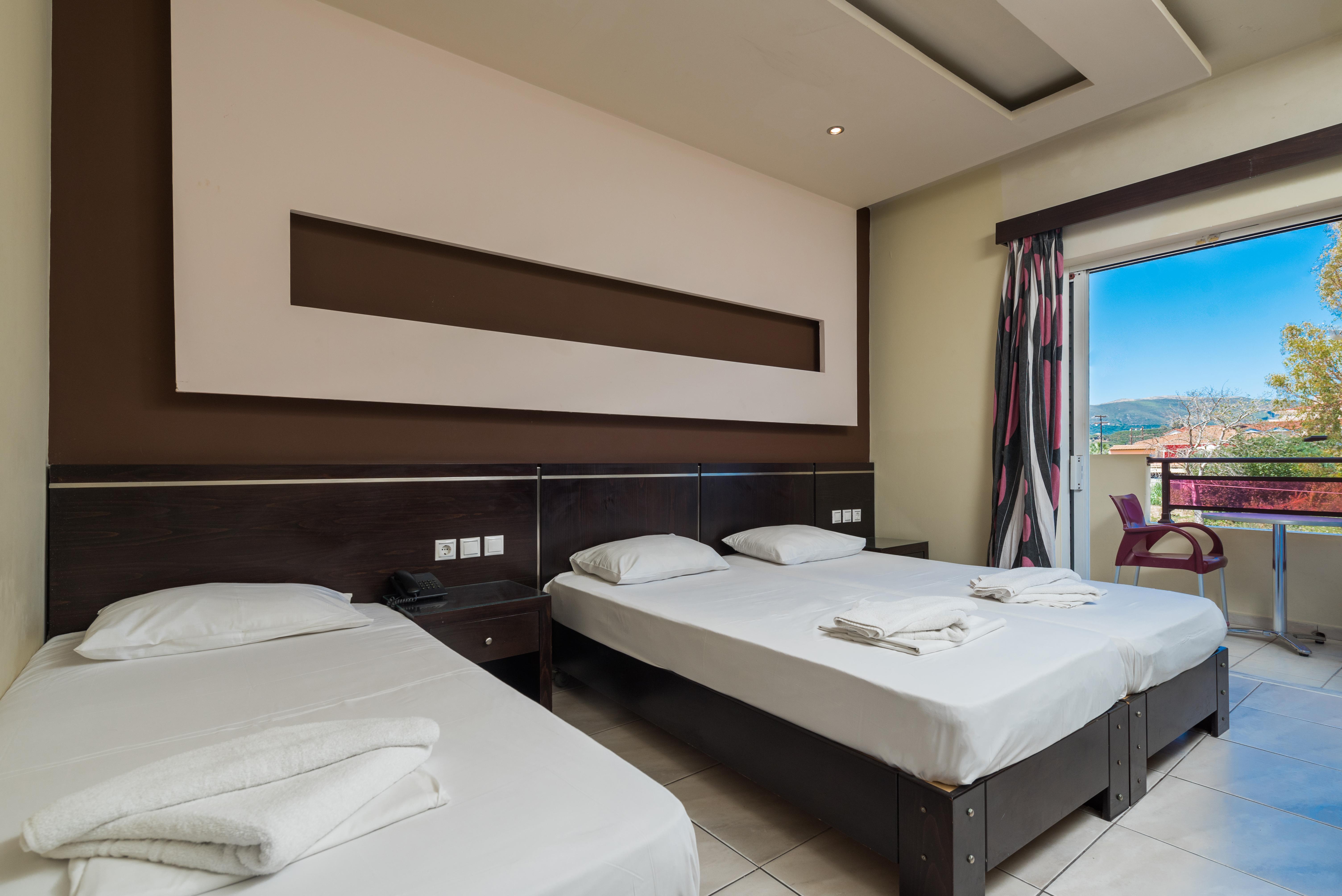 Canadian Hotel Лаганас Экстерьер фото